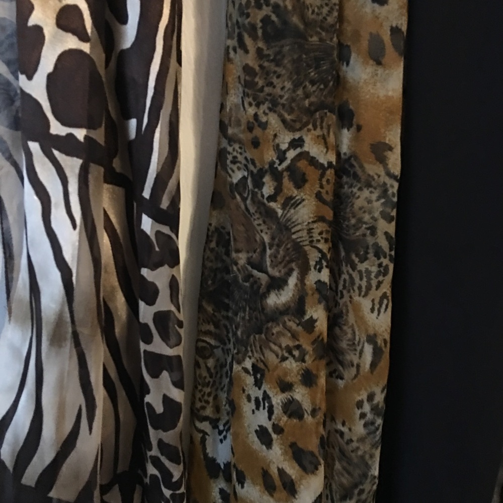 Scarfs - Picture 2 of 3